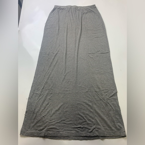 Brandy Melville white and black stripe skirt one size - Picture 2 of 3